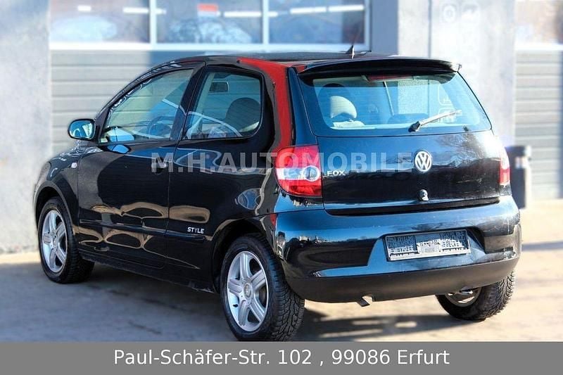 Gebraucht VW Fox Style 60 PS (44 kW) 2011 Schwarz Kleinwagen