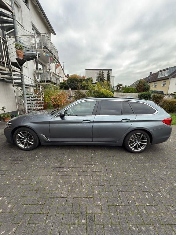 Gebraucht BMW 520 190 PS (139 kW) 2019 Blau Kombi