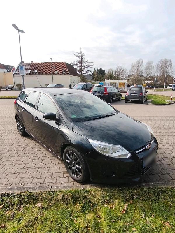 Gebraucht Ford Focus 105 PS (77 kW) 2014 Schwarz Kombi