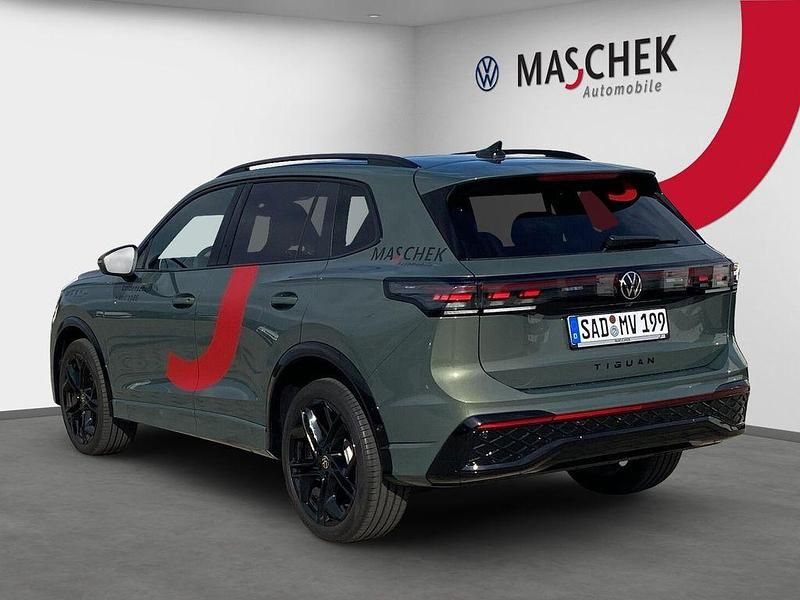 Gebraucht VW Tiguan R-line 193 PS (141 kW) 2025 Grün SUV