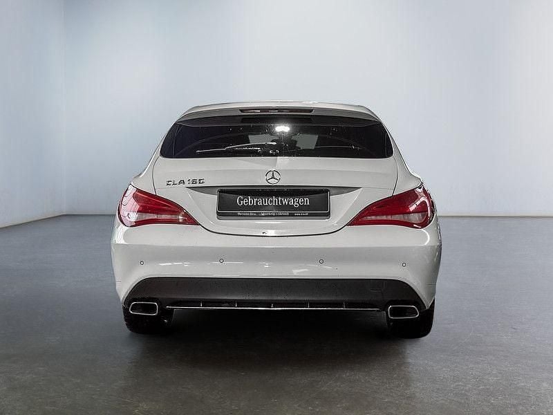 Gebraucht Mercedes CLA180 Shooting Brake Urban 122 PS (89 kW) 2015 Weiß Kombi