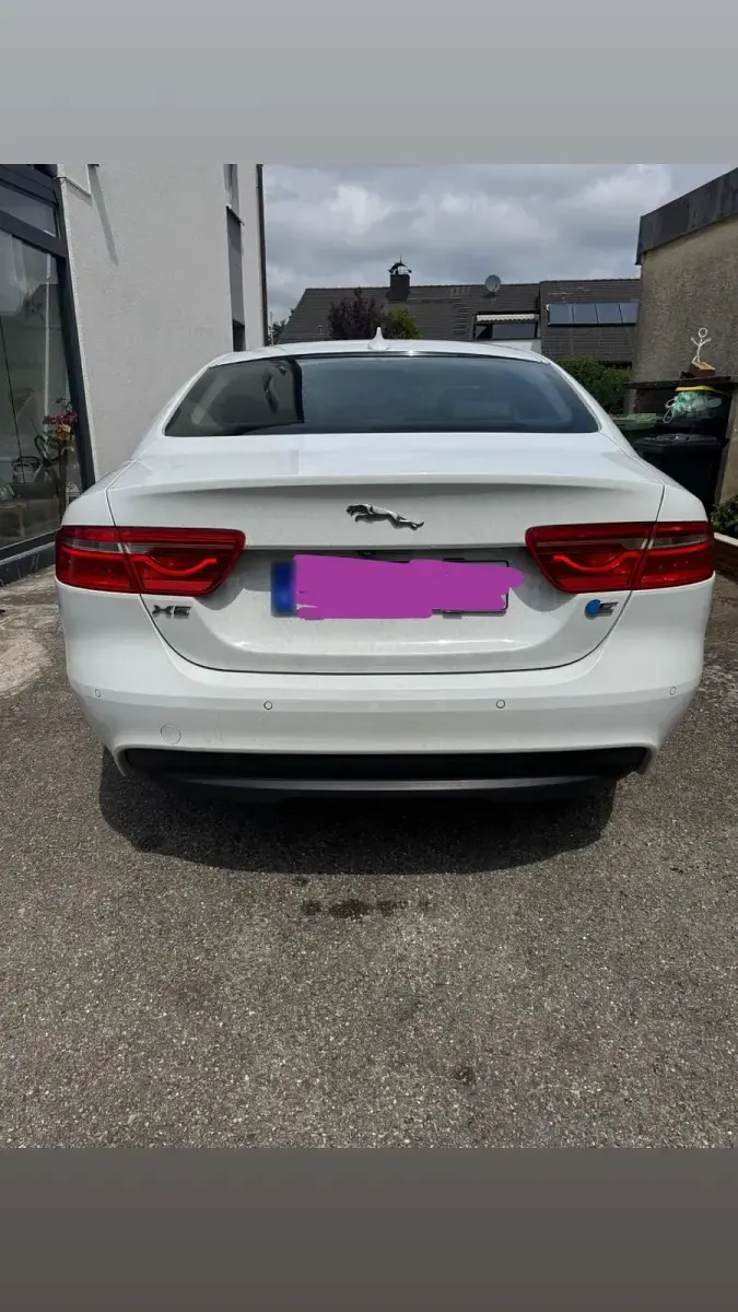 Gebraucht Jaguar XE 163 PS (119 kW) 2015 Weiß Limousine