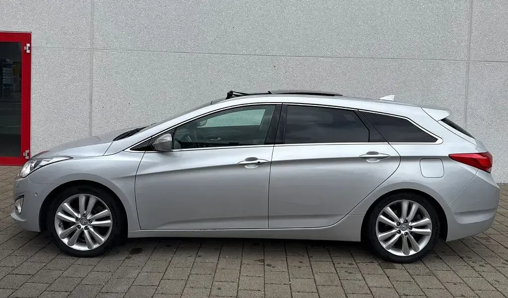 Gebraucht Hyundai i40 Premium 141 PS (103 kW) 2016 Silber Kombi