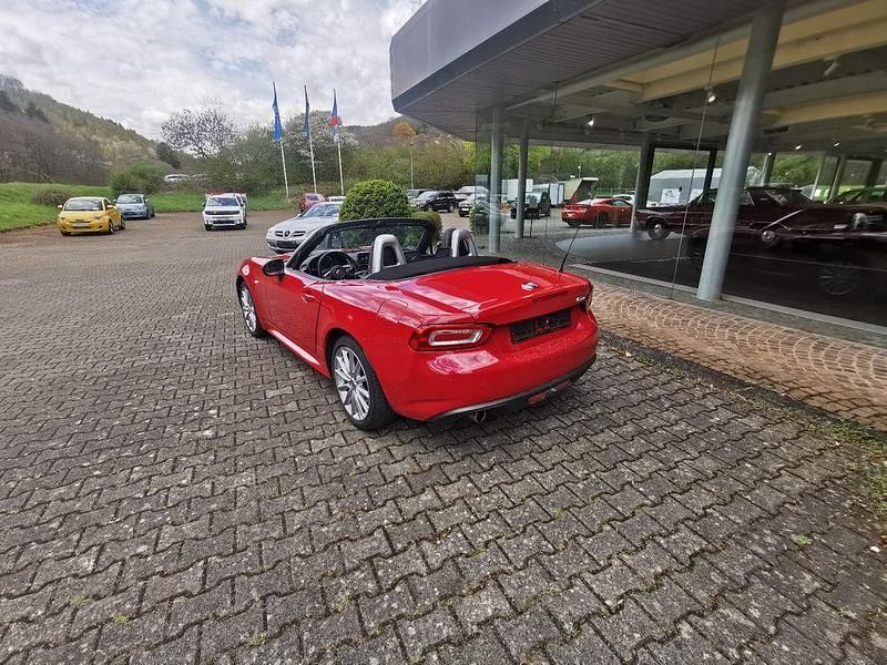 Gebraucht Fiat 124 Spider Lusso 140 PS (102 kW) 2019 Rot Cabrio