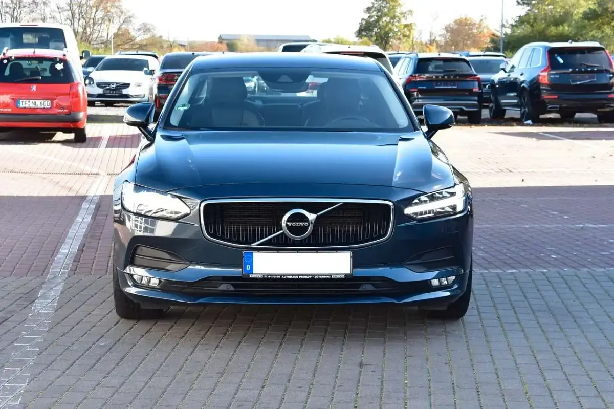 Gebraucht Volvo S90 Momentum 190 PS (139 kW) 2019 Denim blue Limousine