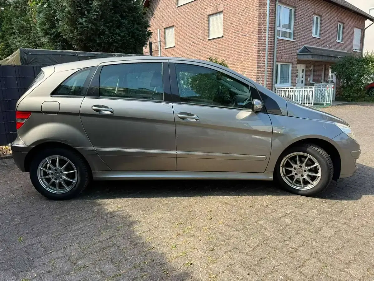 Gebraucht Mercedes B200 Edition 136 PS (100 kW) 2008 Kometgrau  metalliclack Van / Kleinbus