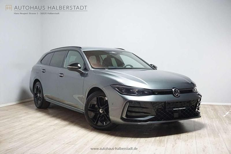 Graphitgrau metallic Gebraucht 2024 VW Passat R-line Kombi | 43.790 € (Guter Preis) - Bild 1/3
