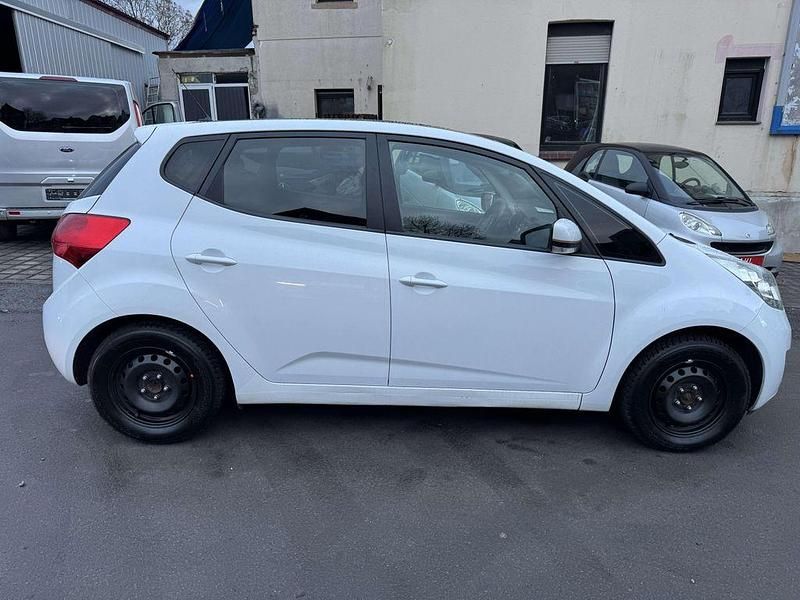 Gebraucht Kia Venga 90 PS (66 kW) 2011 Weiß Kleinwagen