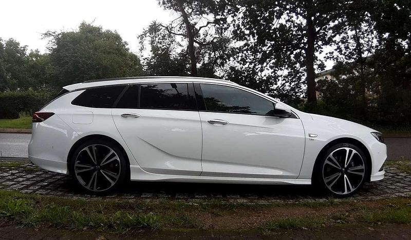 Gebraucht Opel Insignia Country Tourer Innovation 260 PS (191 kW) 2017 Weiß Kombi