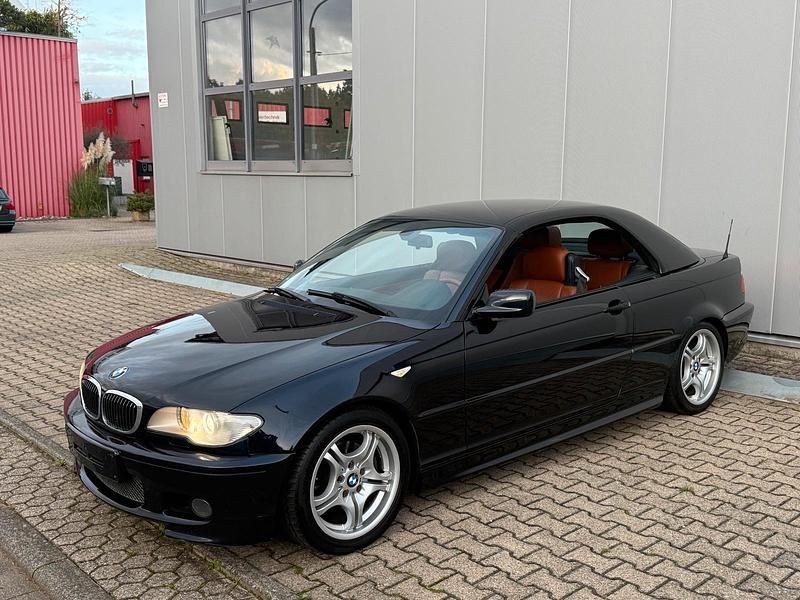 Schwarz Gebraucht 2004 BMW 320 Cabriolet Cabrio | 8.900 € - Bild 1/4