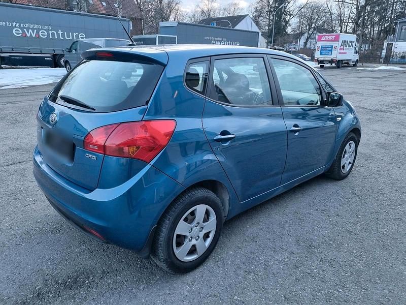 Gebraucht Kia Venga 90 PS (66 kW) 2012 Blau Kleinwagen