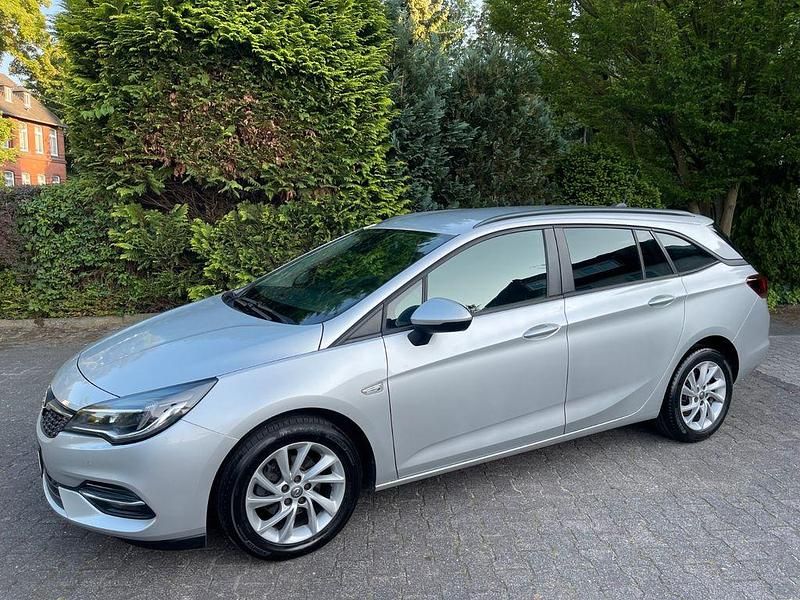 Gebraucht Opel Astra Edition 122 PS (89 kW) 2020 Argonsilber/sovereign Kombi
