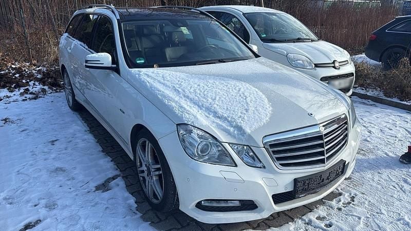 Gebraucht Mercedes E300 AMG 231 PS (169 kW) 2011 Weiß Kombi