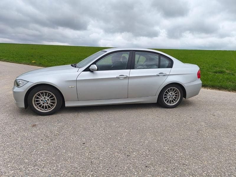 Second-hand BMW 320 150 CP (110 kW) 2007 Argintiu Berlinǎ