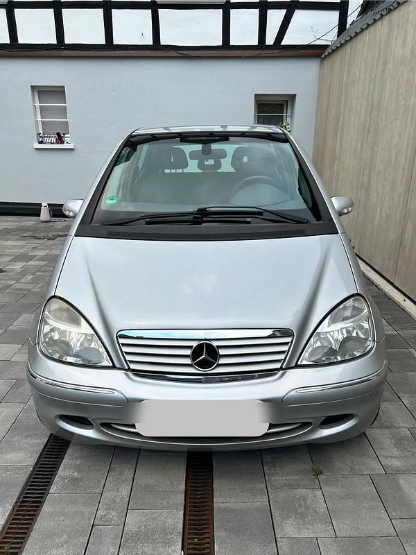 Grau Gebraucht 2003 Mercedes A160 Kleinwagen | 1.199 € (Guter Preis) - Bild 1/4