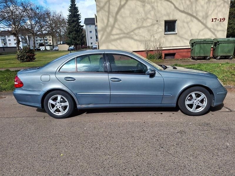 Gebraucht Mercedes E200 163 PS (119 kW) 2006 Grau Limousine