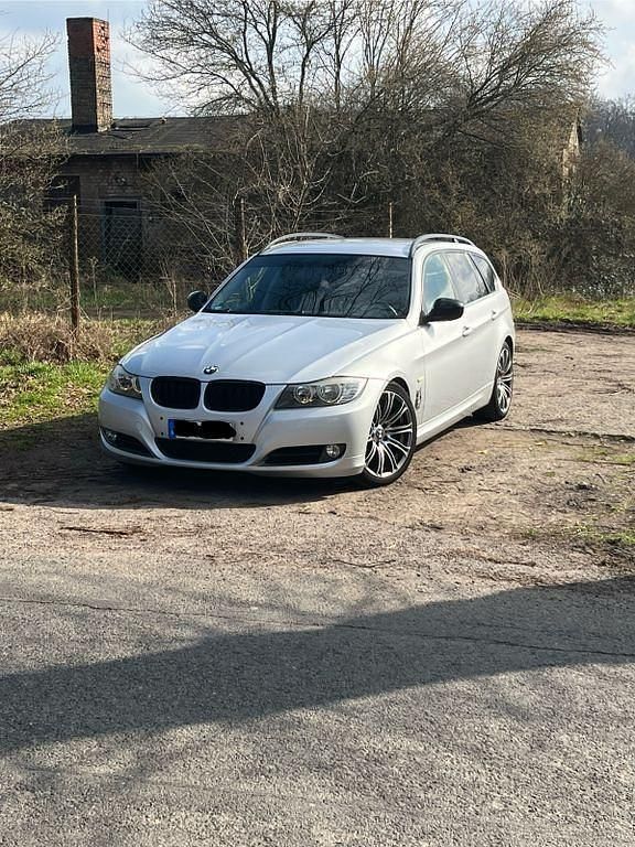 Silber Gebraucht 2009 BMW 325 Performance Kombi | 7.300 € (Guter Preis) - Bild 1/4