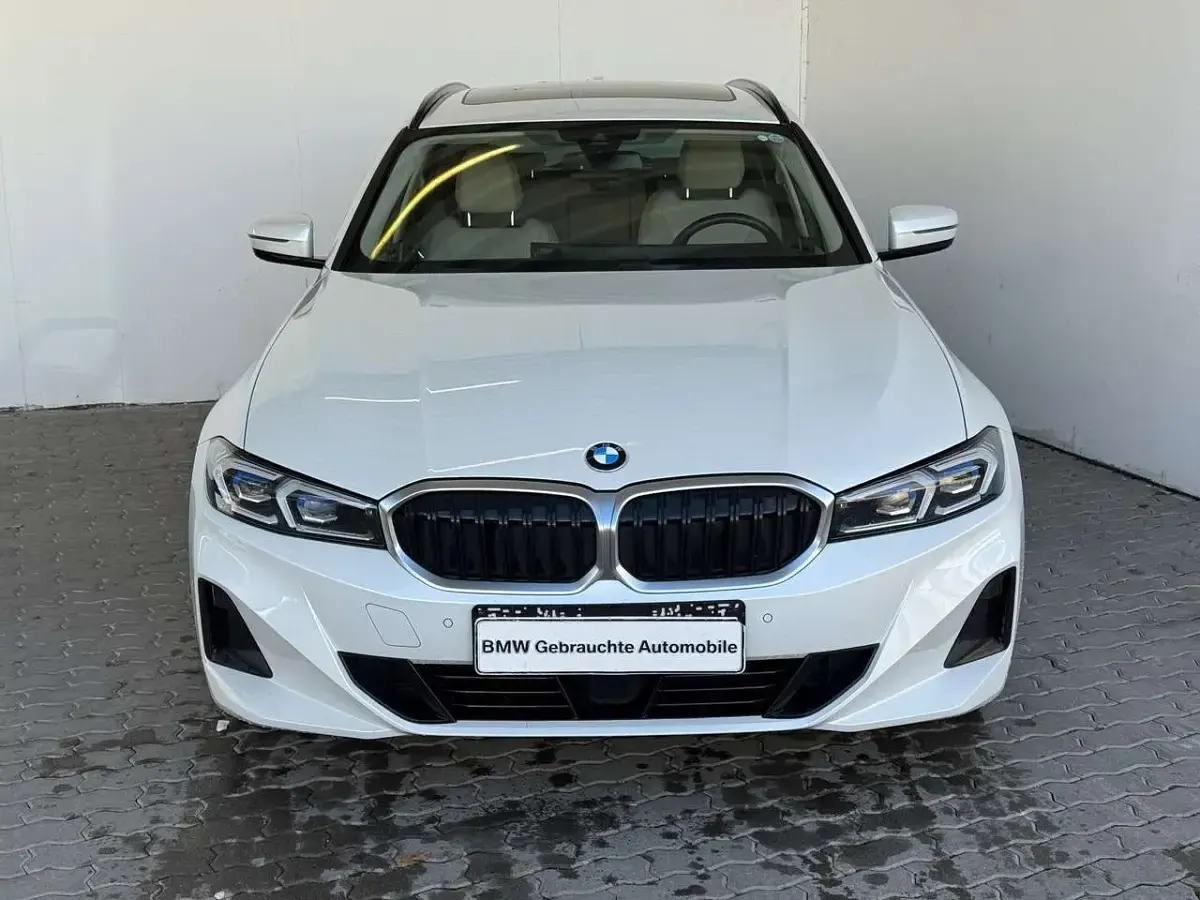 Gebraucht BMW 330 Performance 286 PS (210 kW) 2022 Mineralweiss met. Kombi