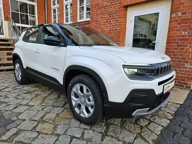 Neu Jeep Avenger Altitude 100 PS (73 kW) 2025 Andere SUV