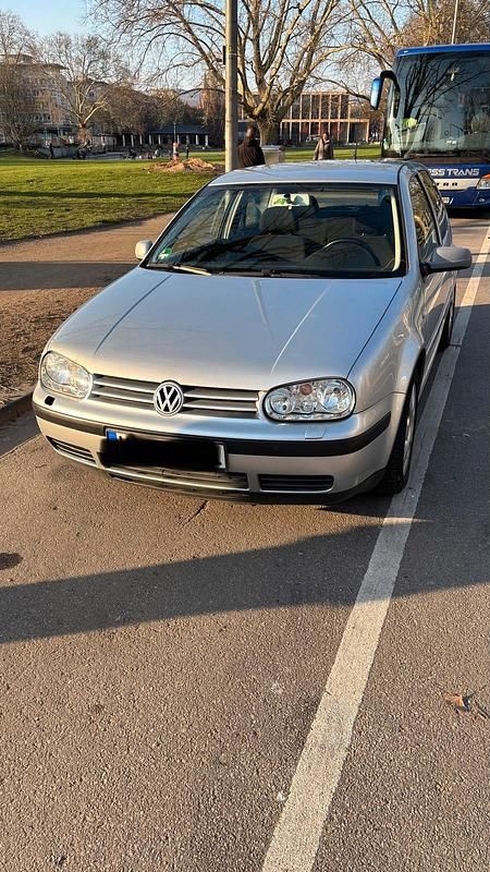 Second-hand VW Golf IV Pacific 75 CP (55 kW) 2003 Argintiu