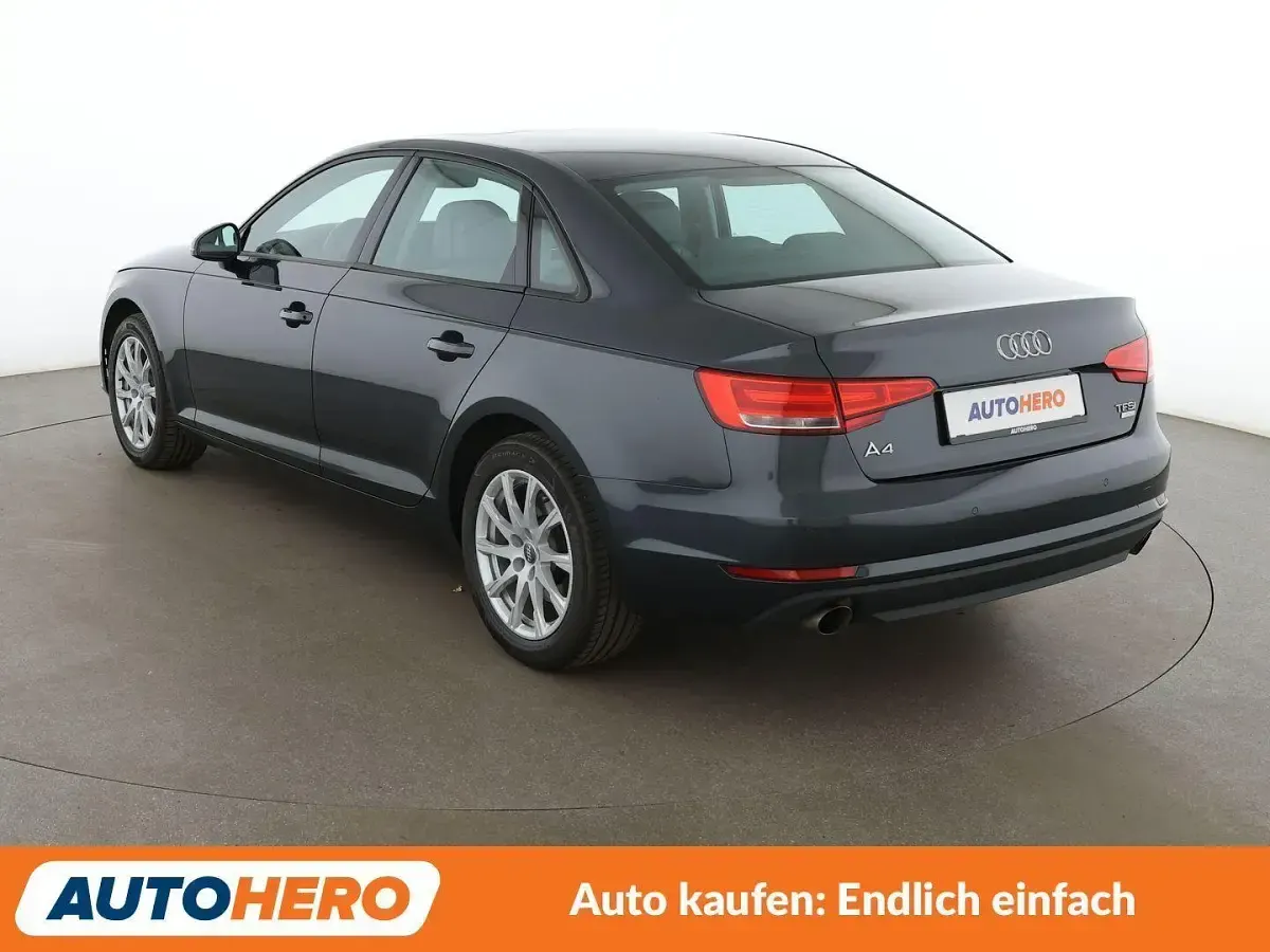 Gebraucht Audi A4 Comfort 190 PS (139 kW) 2016 Grau Limousine