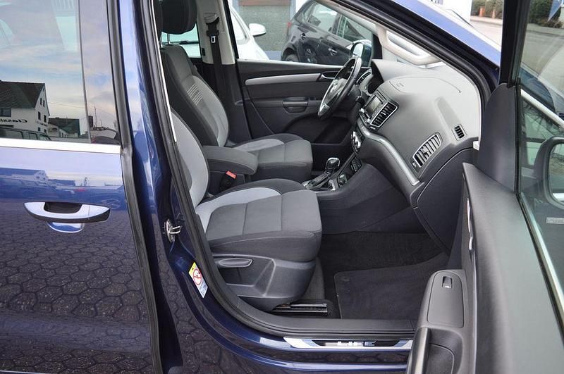 Gebraucht VW Sharan Life 177 PS (130 kW) 2013 Night blue metallic Van / Kleinbus