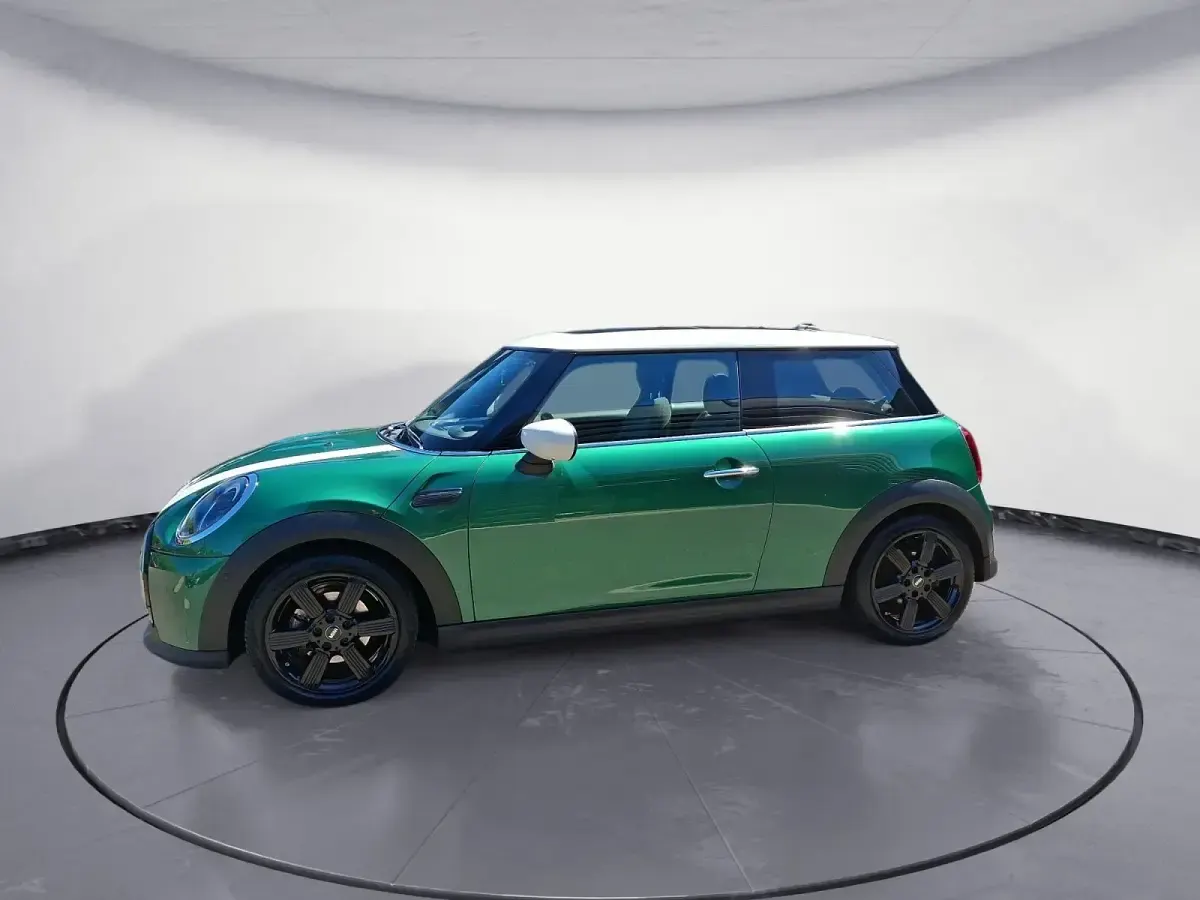 Gebraucht Mini Cooper Classic 136 PS (100 kW) 2023 Grün Kleinwagen