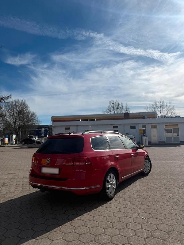 Gebraucht VW Passat 170 PS (125 kW) 2011 Rot Kombi