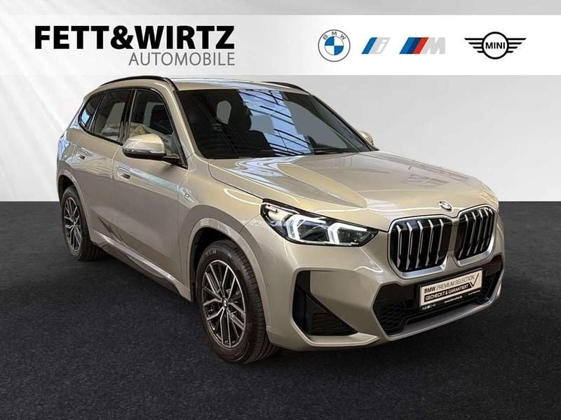 Spacesilber metallic Gebraucht 2025 BMW X1 M Sport SUV | 35.784 € (Guter Preis) - Bild 1/3