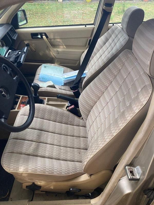 Gebraucht Mercedes 190 109 PS (80 kW) 1991 Beige Limousine