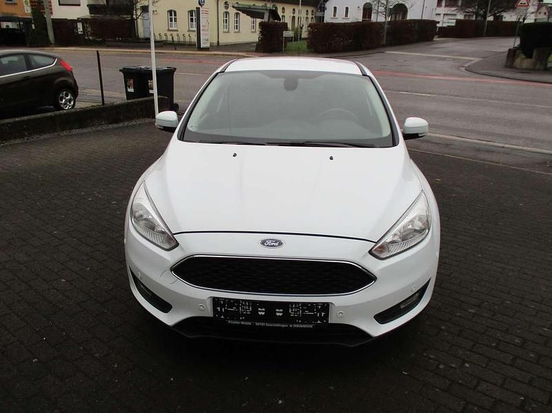 Gebraucht Ford Focus Titanium 125 PS (91 kW) 2016 Weiß Limousine