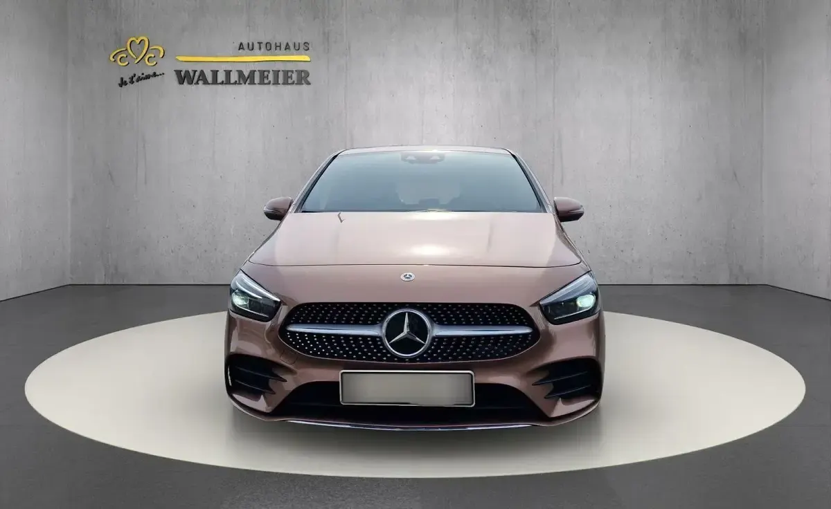 Gebraucht Mercedes B200 AMG line 163 PS (119 kW) 2023 Gold metallic Kleinwagen