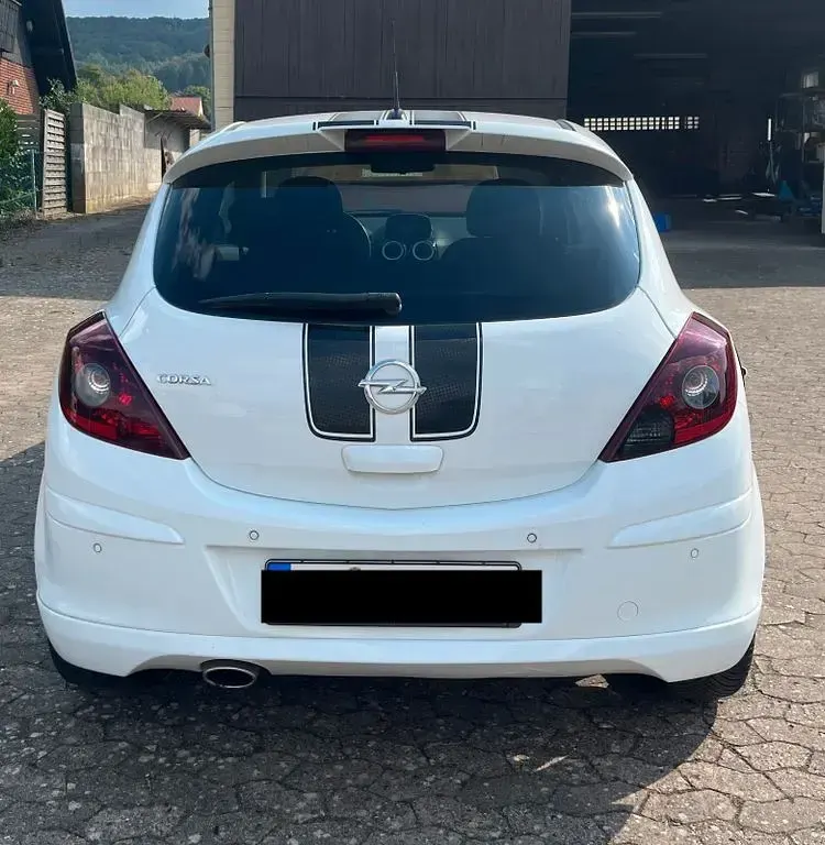Gebraucht Opel Corsa 101 PS (74 kW) 2011 Weiß Kleinwagen