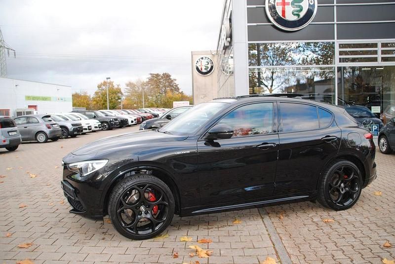 Schwarz Gebraucht 2022 Alfa Romeo Stelvio Veloce SUV | 36.390 € (Fairer Preis) - Bild 1/4