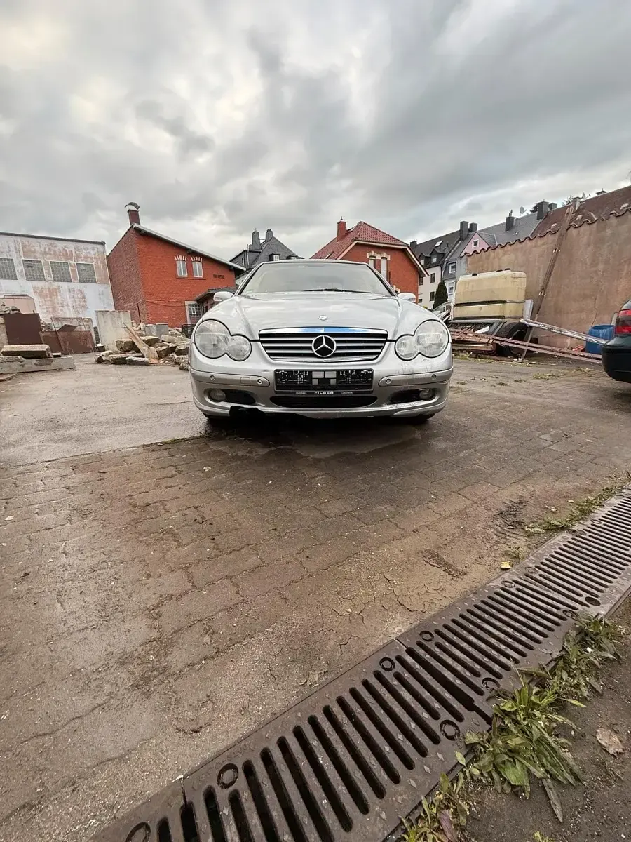 Gebraucht Mercedes C180 143 PS (105 kW) 2003 Andere farben Coupé