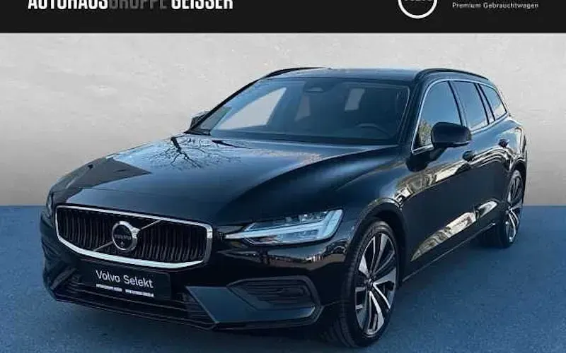 Używany Volvo V60 Core 197 KM (144 kW) 2025 Czarny Kombi