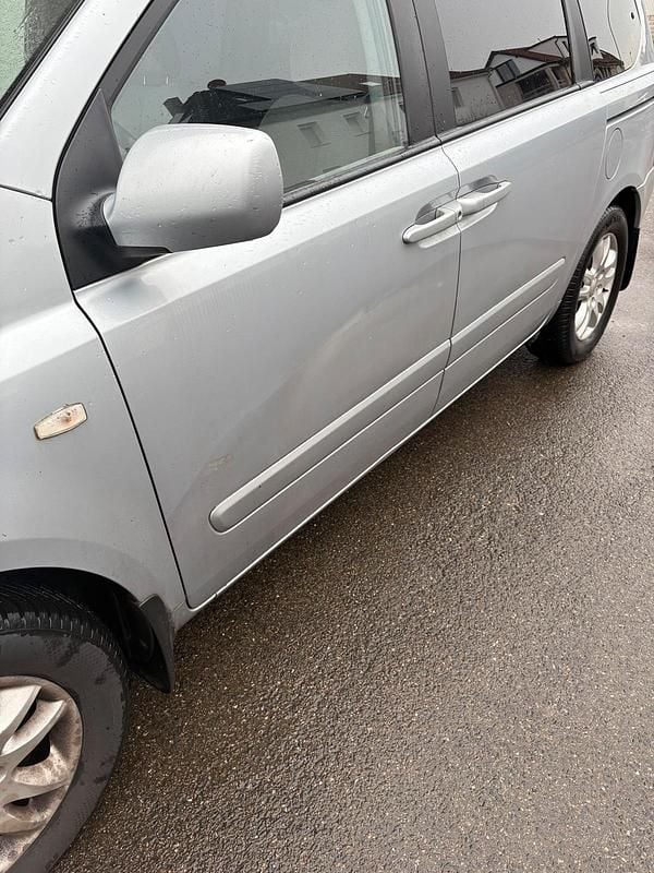 Gebraucht Kia Carnival 180 PS (132 kW) 2007 Silber Van / Kleinbus