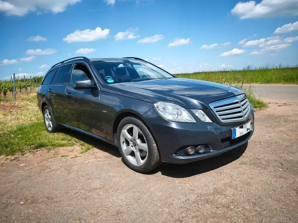 Gebraucht Mercedes E250 204 PS (150 kW) 2010 Grau Limousine