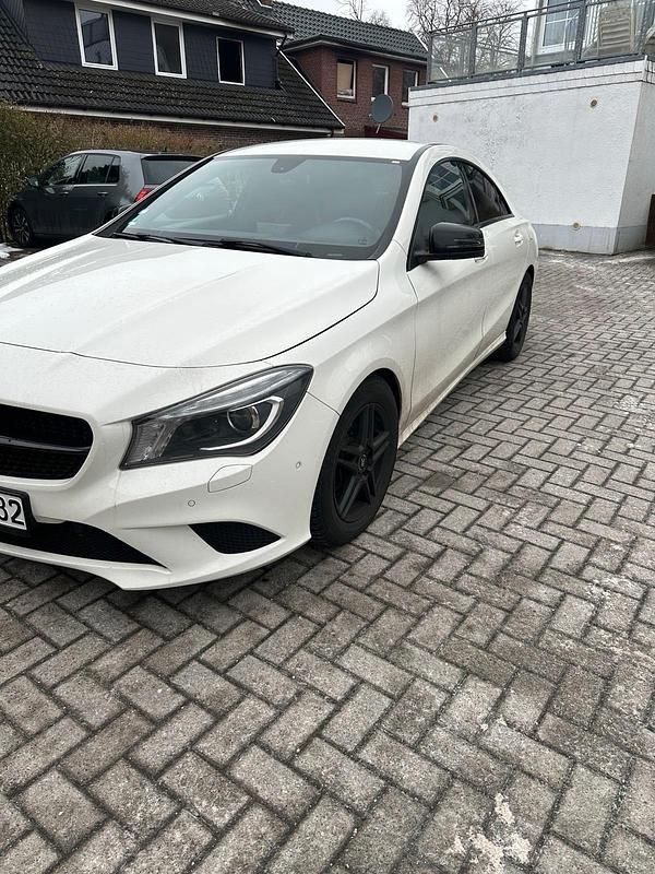 Gebraucht Mercedes CLA180 122 PS (89 kW) 2013 Weiß Limousine