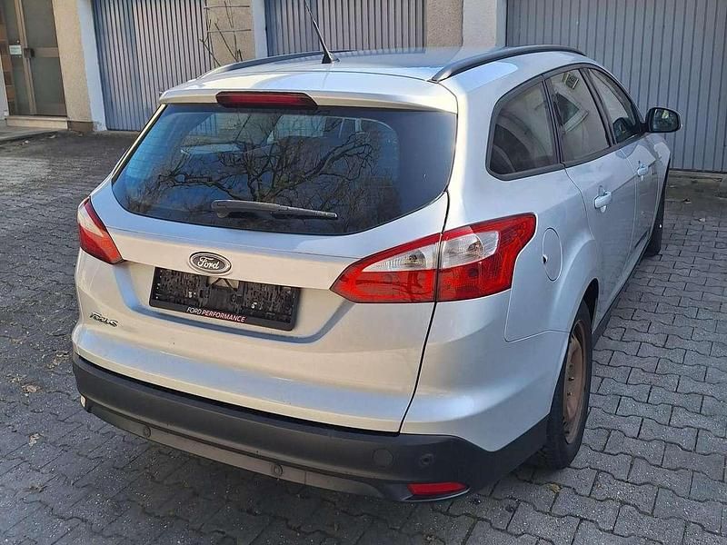 Gebraucht Ford Focus Trend 105 PS (77 kW) 2012 Silber Kombi