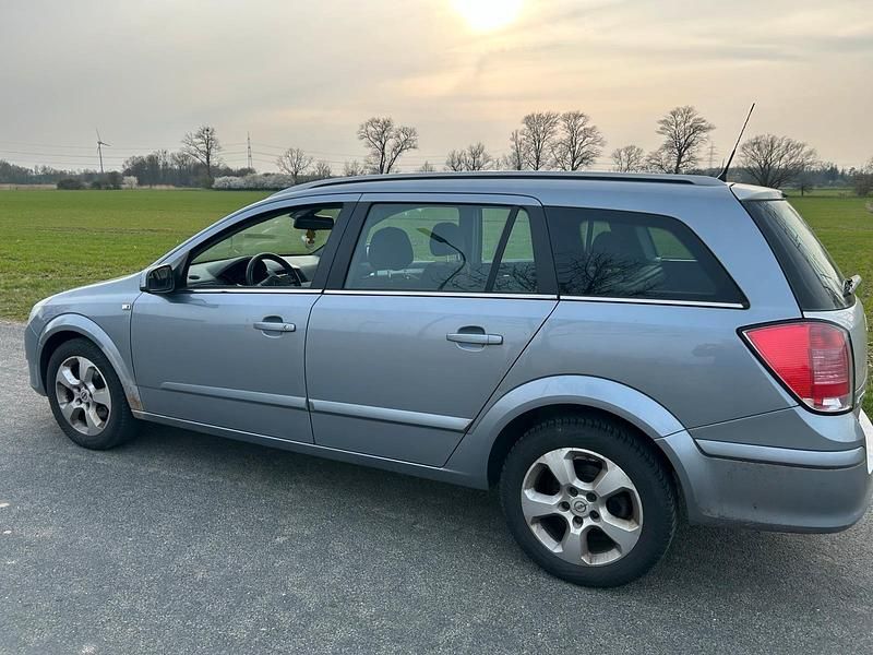 Gebraucht Opel Astra 105 PS (77 kW) 2004 Silber Kombi