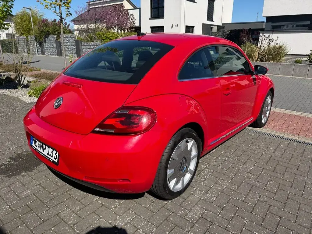 Second-hand VW Beetle 105 CP (77 kW) 2011 Roșu Hatchback