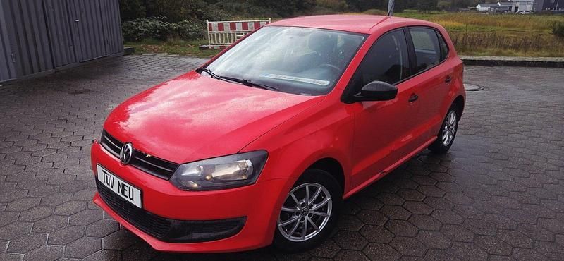 Rot Gebraucht 2009 VW Polo Limousine | 4.100 € (Etwas zu teuer) - Bild 1/4