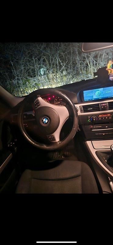 Schwarz Gebraucht 2006 BMW 320 Limousine | 3.700 € - Bild 1/4