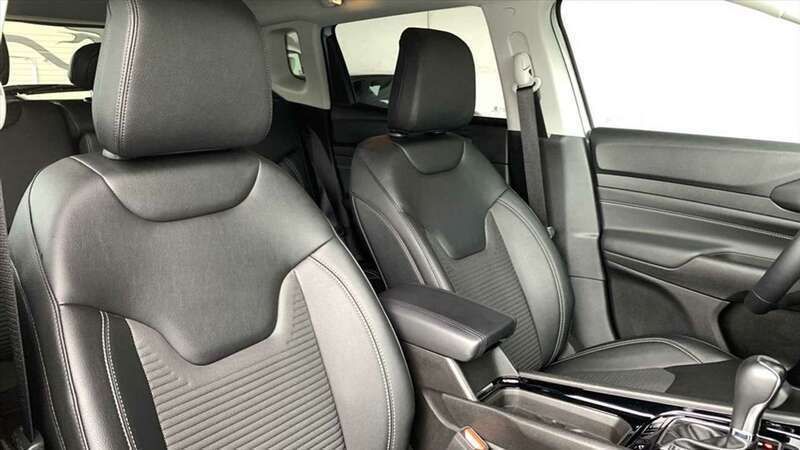 Gebraucht Jeep Compass Limited 190 PS (139 kW) 2022 Silber / glaciersilver / metallic SUV