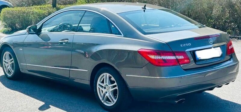 Grau Gebraucht 2009 Mercedes E250 Elegance Coupé | 6.800 € (Teuer) - Bild 1/4