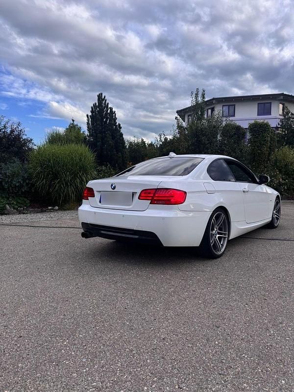 Gebraucht BMW 320 M Sport 200 PS (147 kW) 2011 Weiß Coupé
