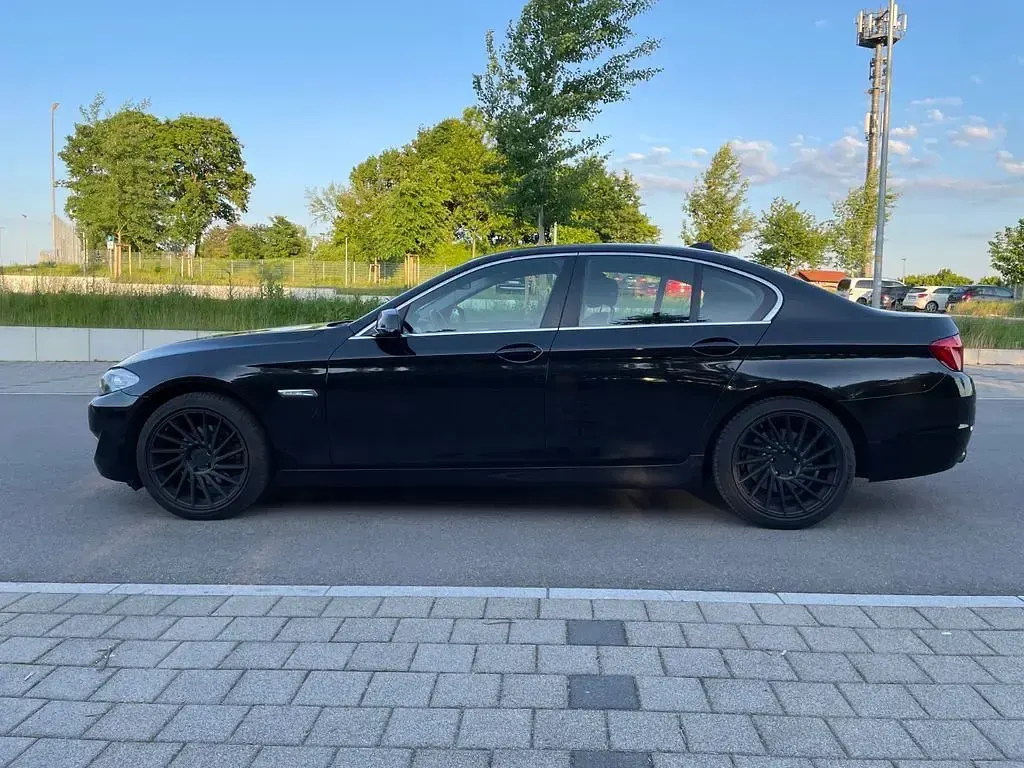 Gebraucht BMW 520 184 PS (135 kW) 2011 Schwarz Limousine