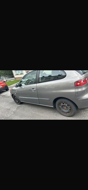 Gebraucht Seat Ibiza 90 PS (66 kW) 2002 Silber Kleinwagen