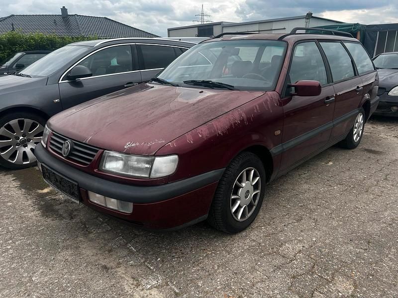 Rot Gebraucht 1996 VW Passat Kombi | 950 € (Fairer Preis) - Bild 1/4